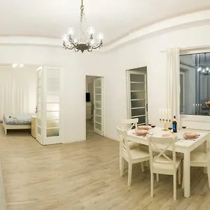 https://old-town-3-rooms-new-apartment.bucharesthotelsnow.com